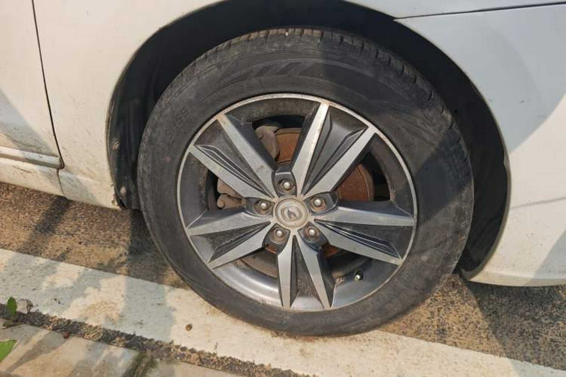 Used CHANGAN Eado 2015 1.6L Manual Flagship Model Right Front Wheel Hub