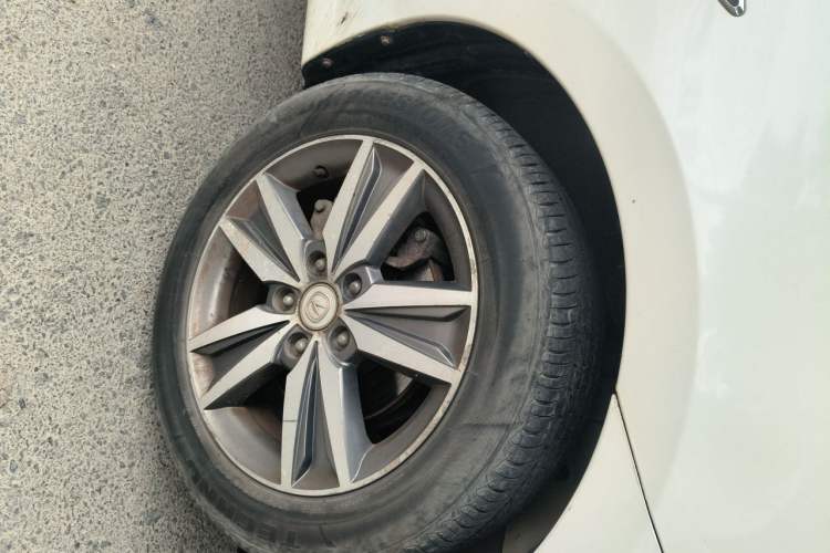 Used CHANGAN Eado 2015 1.6L Manual Luxury Model China IV Standard Right Front Wheel Hub