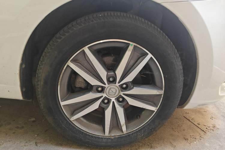 Used CHANGAN Eado 2015 1.6L Manual Luxury Model China V Standard Right Front Wheel Hub