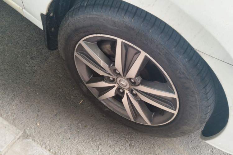 Used CHANGAN Eado 2015 1.6L Manual Luxury Model China V Standard Right Front Wheel Hub