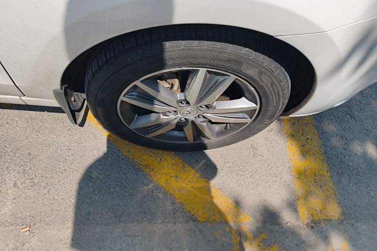 Used CHANGAN Eado 2015 1.6L Manual Luxury Model China IV Standard Right Front Wheel Hub