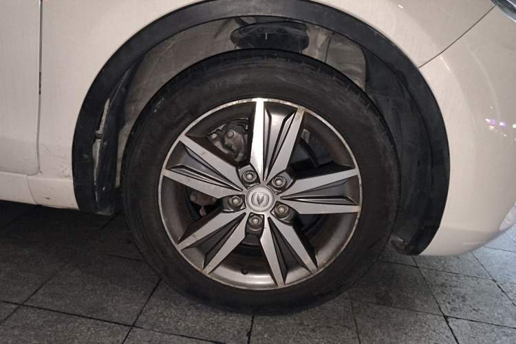 Used CHANGAN Eado 2015 1.6L Automatic Junku Model China V Standard Right Front Wheel Hub