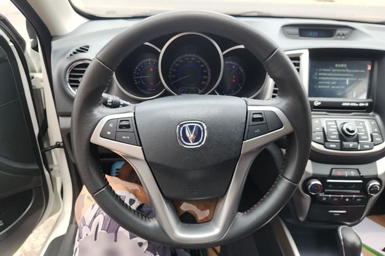 Used CHANGAN Eado 2015 1.6L Automatic ZhiKu Model China IV Standard Steering Wheel