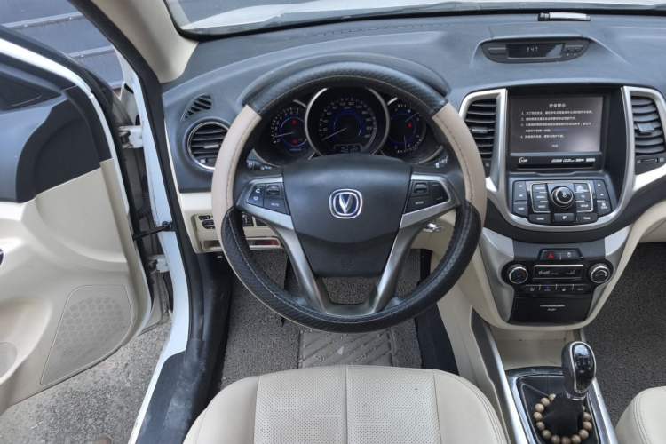 Used CHANGAN Eado 2015 1.6L Manual Luxury Model China IV Standard Steering Wheel
