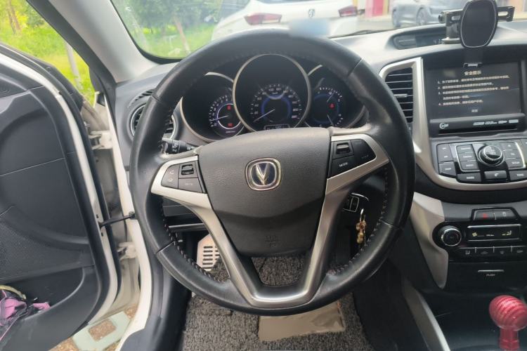Used CHANGAN Eado 2015 1.6L Automatic ZhiKu Model China V Standard Steering Wheel