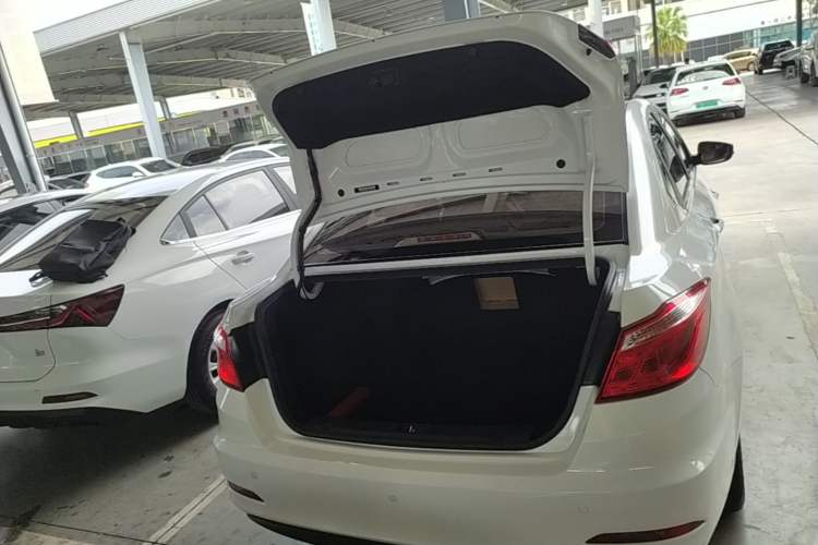 Used CHANGAN Eado 2015 1.6L Manual Luxury Model China V Standard Trunk