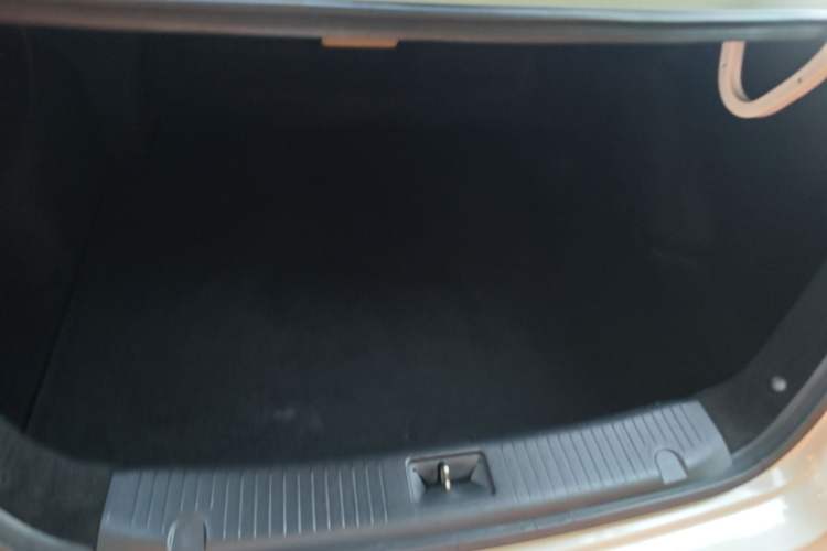 Used CHANGAN Eado 2015 1.6L Automatic Luxury Model Trunk