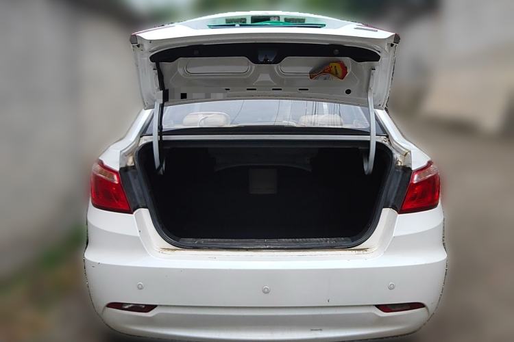 Used CHANGAN Eado 2015 1.6L Manual Luxury Model China V Standard Trunk