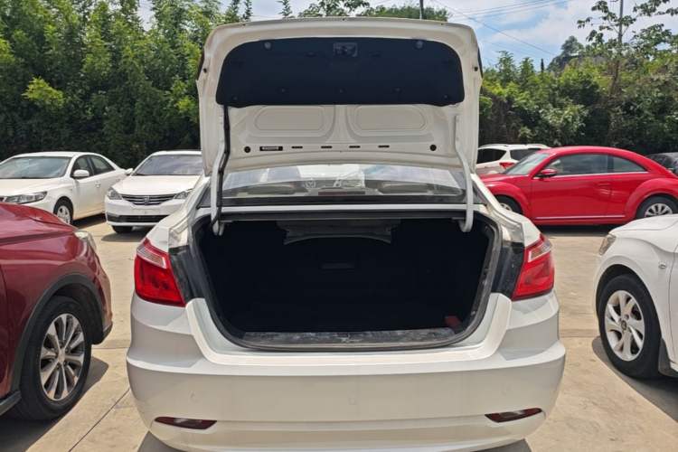 Used CHANGAN Eado 2015 1.6L Manual Luxury Model China V Standard Trunk