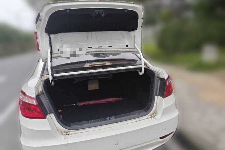 Used CHANGAN Eado 2015 1.6L Manual Luxury Model China IV Standard Trunk