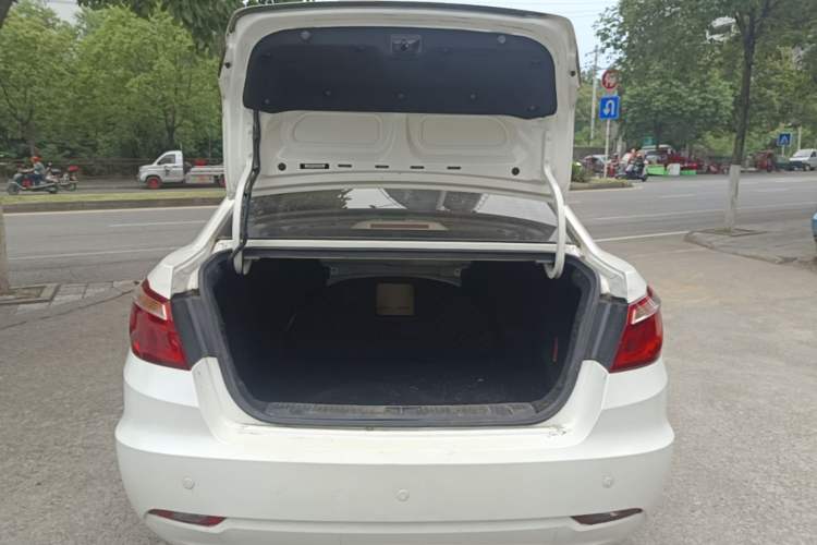 Used CHANGAN Eado 2015 1.6L Manual Luxury Model China V Standard Trunk