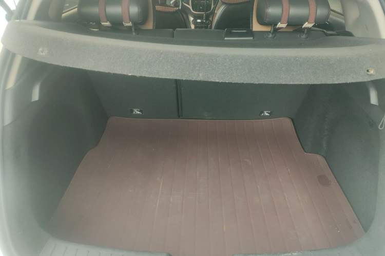 Used CHANGAN Eado 2015 1.6L Manual Junku Model China IV Standard Trunk