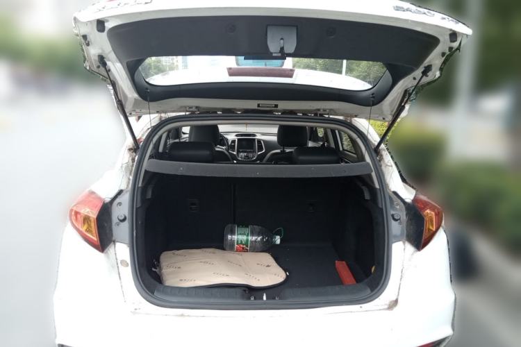 Used CHANGAN Eado 2015 1.6L Manual ZhiKu Model China IV Standard Trunk