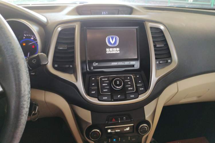 Used CHANGAN Eado 2015 1.6L Manual Luxury Model China V Standard Audio And AC Panel
