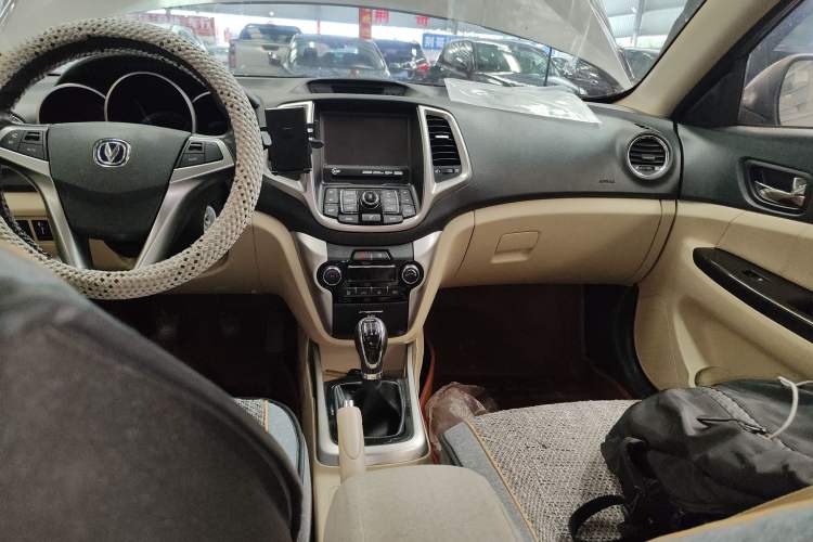 Used CHANGAN Eado 2015 1.6L Manual Luxury Model China V Standard Audio And AC Panel