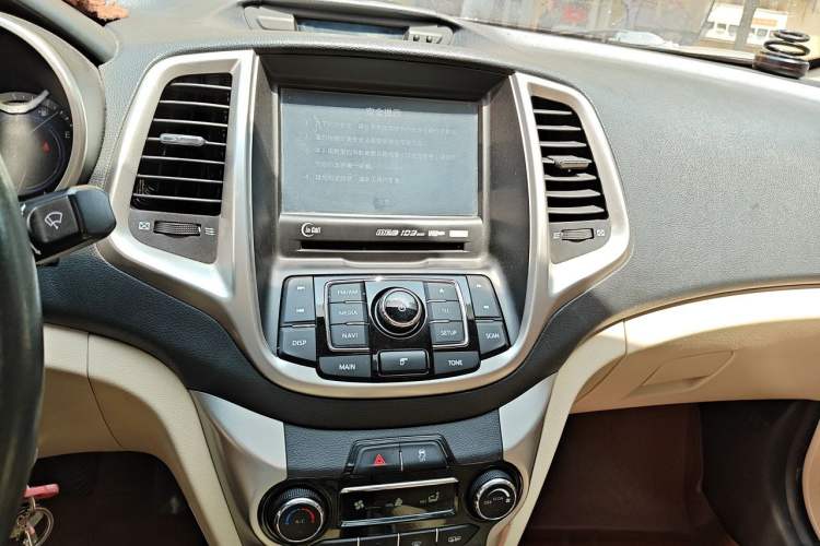 Used CHANGAN Eado 2015 1.6L Manual Luxury Model China IV Standard Audio And AC Panel