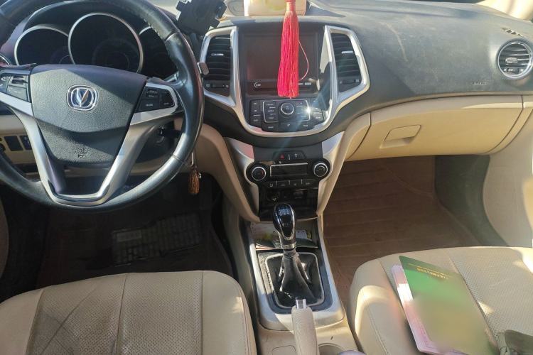Used CHANGAN Eado 2015 1.6L Manual Luxury Model China IV Standard Center Console