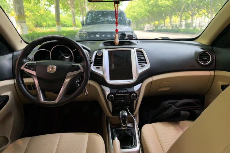 Used CHANGAN Eado 2015 1.6L Manual Luxury Model China V Standard Center Console