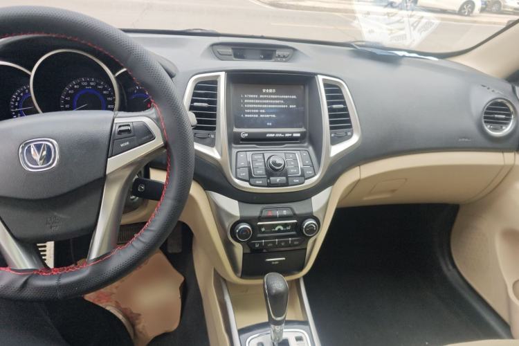 Used CHANGAN Eado 2015 1.6L Automatic Luxury Model Center Console