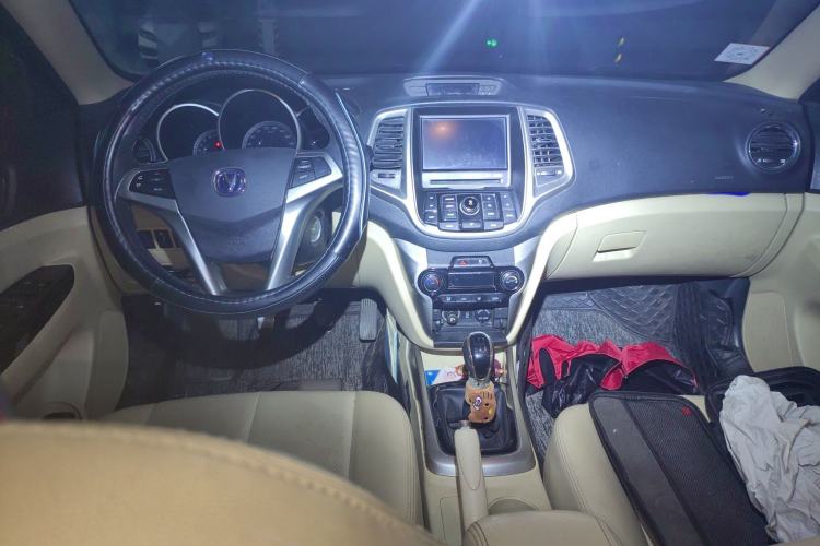 Used CHANGAN Eado 2015 1.6L Manual Luxury Model China V Standard Center Console