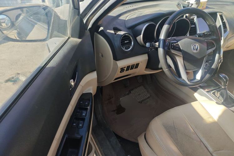 Used CHANGAN Eado 2015 1.6L Manual Luxury Model China IV Standard Driver Seat