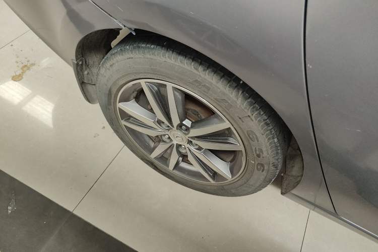 Used CHANGAN Eado 2015 1.6L Manual Luxury Model China V Standard Exterior 8