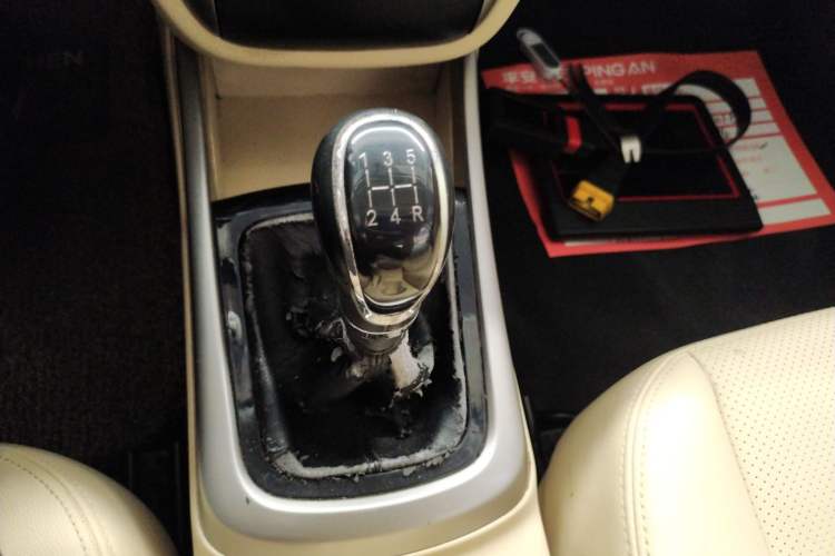 Used CHANGAN Eado 2015 1.6L Manual Luxury Model China V Standard Gear Lever