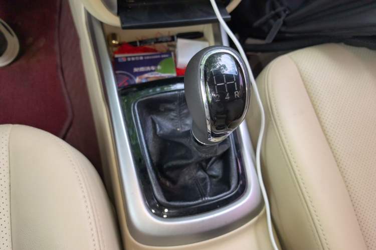Used CHANGAN Eado 2015 1.6L Manual Luxury Model China V Standard Gear Lever