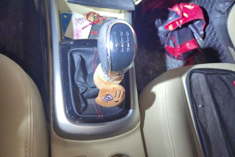 Used CHANGAN Eado 2015 1.6L Manual Luxury Model China V Standard Gear Lever
