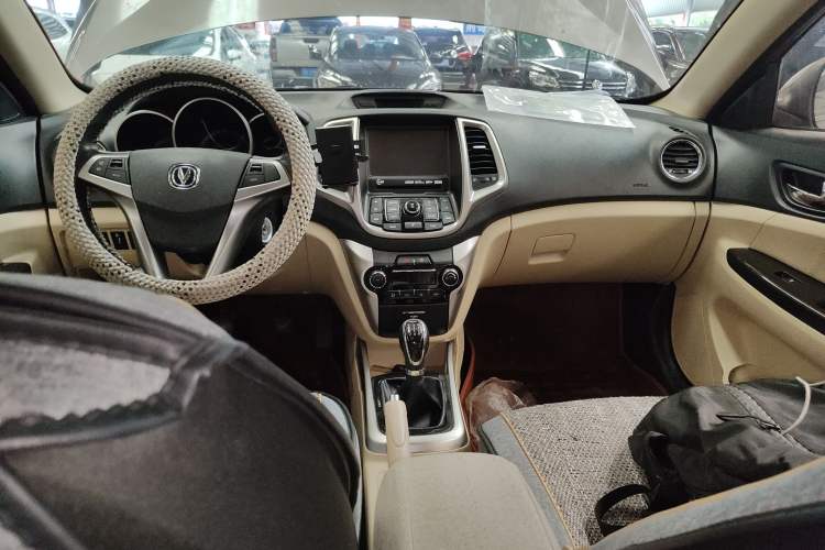 Used CHANGAN Eado 2015 1.6L Manual Luxury Model China V Standard Interior 2