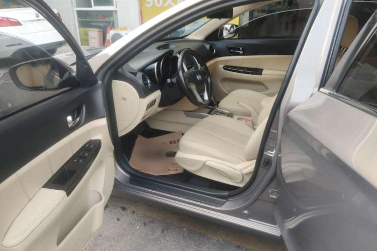 Used CHANGAN Eado 2015 1.6L Automatic Luxury Model Interior 2