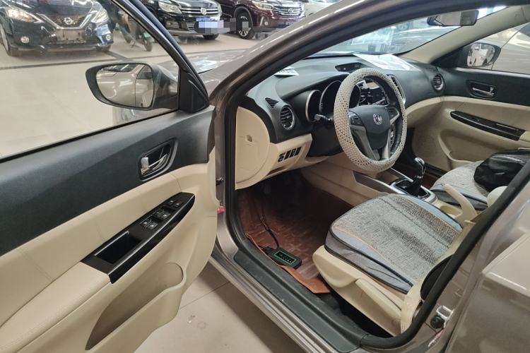 Used CHANGAN Eado 2015 1.6L Manual Luxury Model China V Standard Interior 3