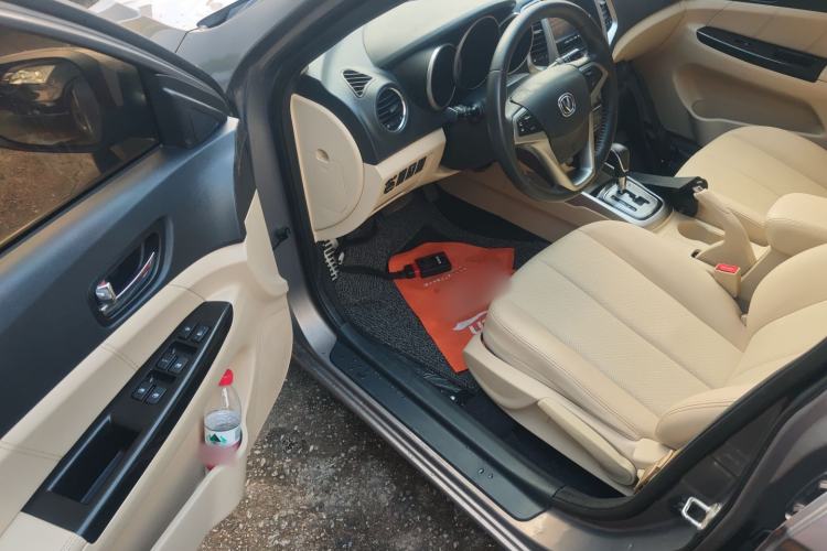 Used CHANGAN Eado 2015 1.6L Automatic Luxury Model Interior 3