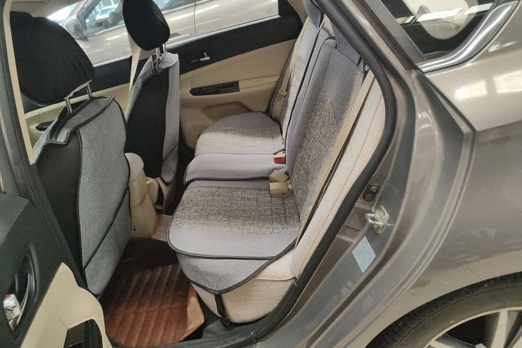 Used CHANGAN Eado 2015 1.6L Manual Luxury Model China V Standard Interior 4