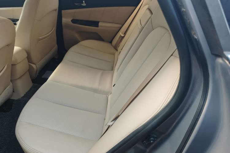 Used CHANGAN Eado 2015 1.6L Automatic Luxury Model Interior 4