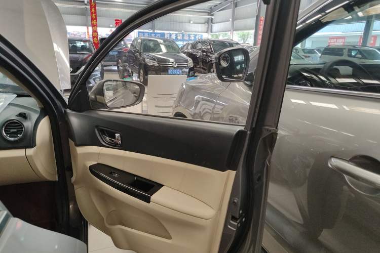 Used CHANGAN Eado 2015 1.6L Manual Luxury Model China V Standard Interior 5