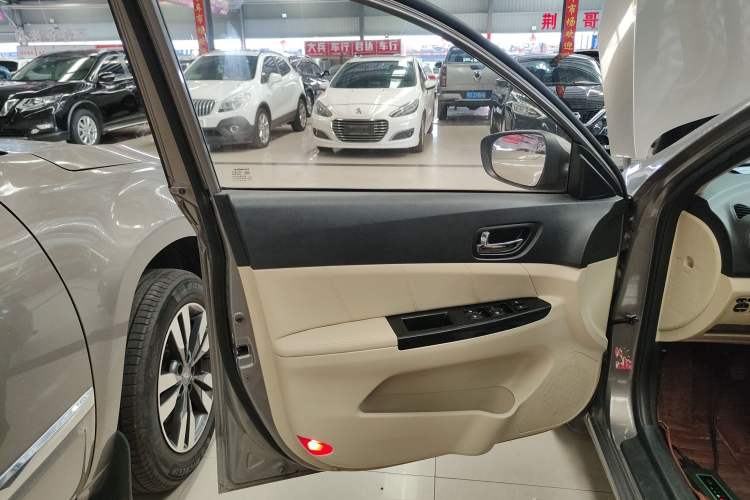 Used CHANGAN Eado 2015 1.6L Manual Luxury Model China V Standard Interior 7