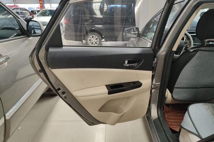 Used CHANGAN Eado 2015 1.6L Manual Luxury Model China V Standard Interior 8