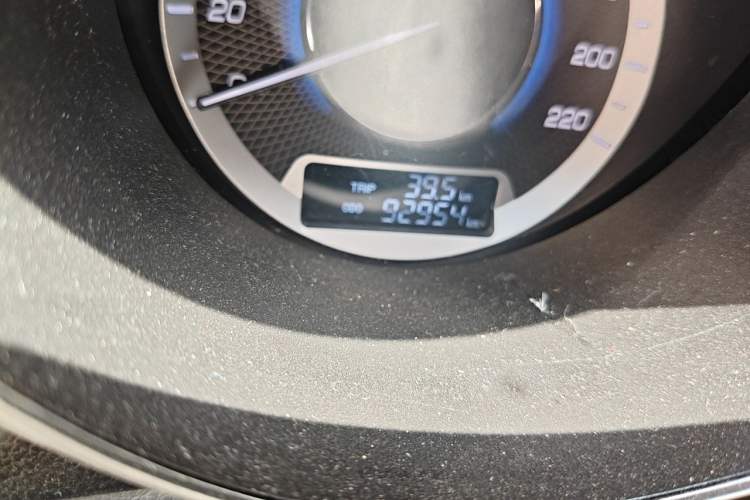 Used CHANGAN Eado 2015 1.6L Manual Luxury Model China IV Standard Odometer Close Up