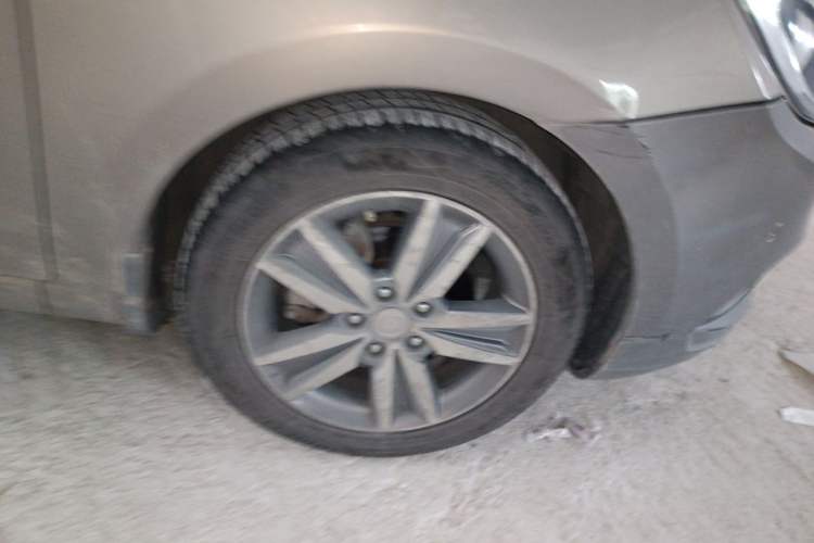 Used CHANGAN Eado 2015 1.6L Automatic Luxury Model Right Front Wheel Hub