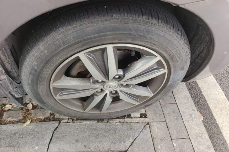 Used CHANGAN Eado 2015 1.6L Automatic Luxury Model Right Front Wheel Hub