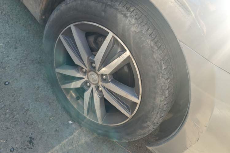 Used CHANGAN Eado 2015 1.6L Manual Luxury Model China IV Standard Right Front Wheel Hub