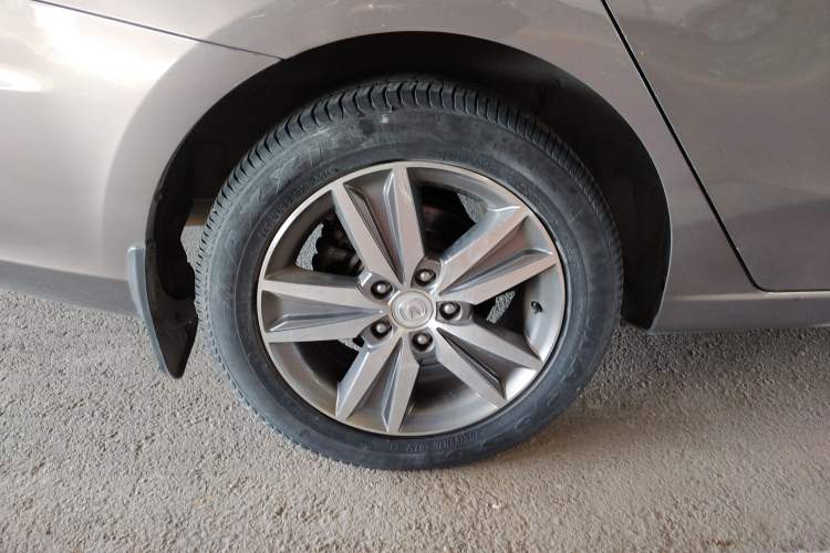 Used CHANGAN Eado 2015 1.6L Manual Luxury Model China V Standard Right Rear Wheel Hub