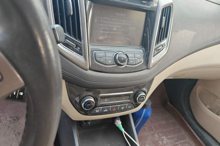 Used CHANGAN Eado 2016 1.6L Manual Fashion Edition Audio And AC Panel