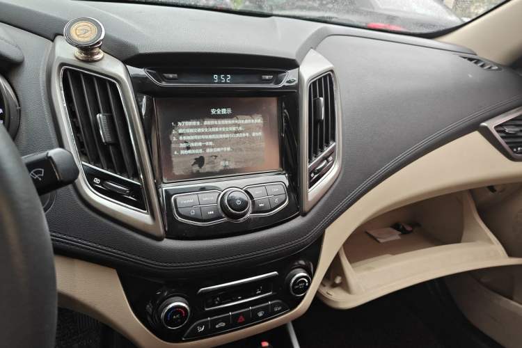 Used CHANGAN Eado 2016 1.6L Manual Fashion Edition Audio And AC Panel