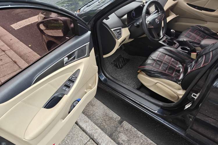 Used CHANGAN Eado 2016 1.6L Manual Fashion Edition Driver Seat