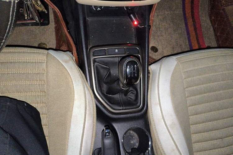 Used CHANGAN Eado 2016 1.6L Manual Fashion Edition Gear Lever