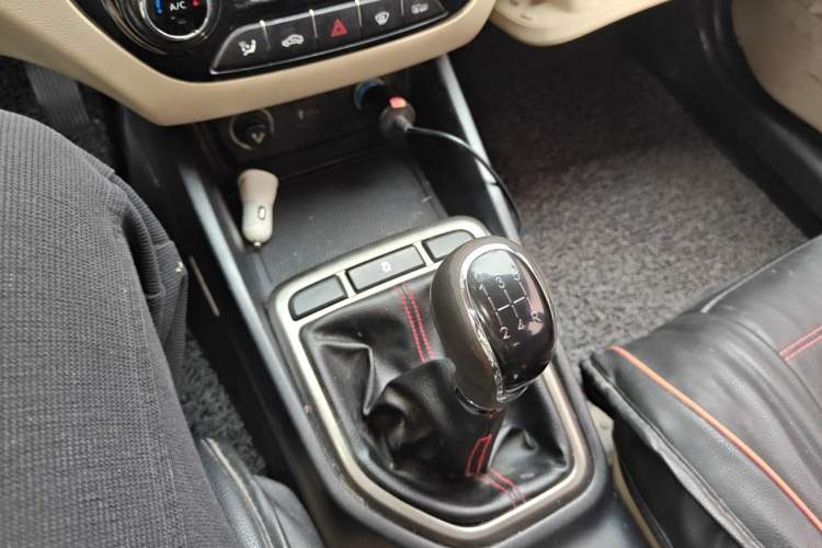 Used CHANGAN Eado 2016 1.6L Manual Fashion Edition Gear Lever