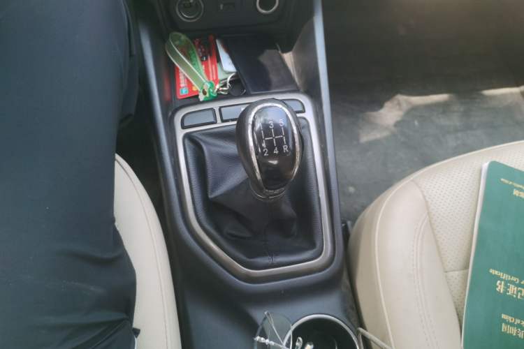 Used CHANGAN Eado 2016 1.6L Manual Fashion Edition Gear Lever
