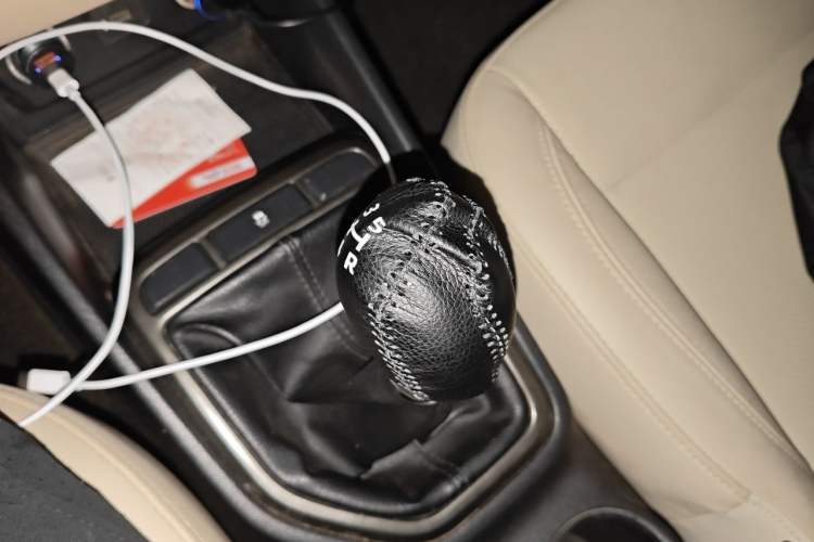 Used CHANGAN Eado 2016 1.6L Manual Fashion Edition Gear Lever